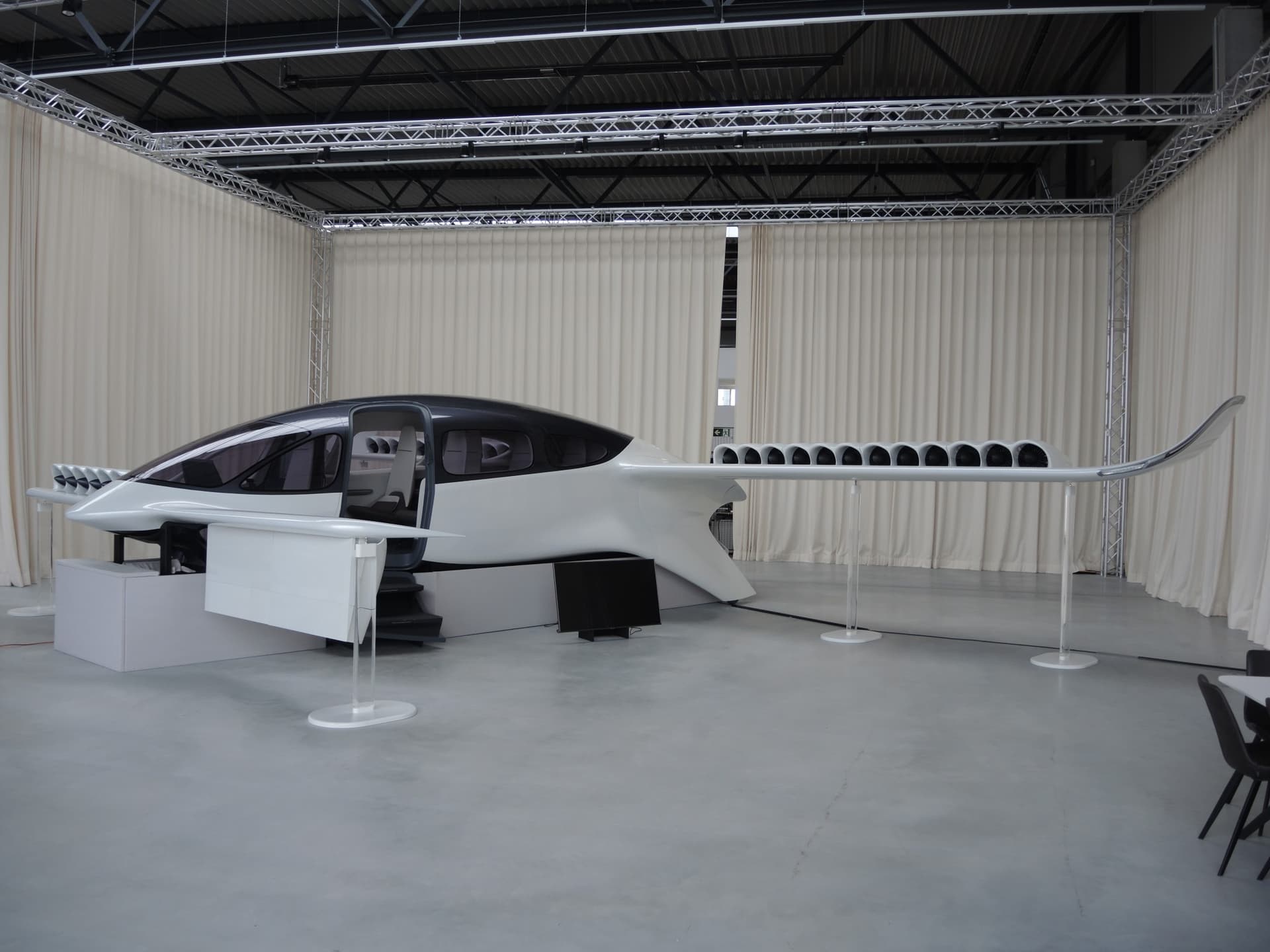 LILIUM eAircraft GmbH / Nachverkauf Pouch-Batteriezellen-Schweißanlage u. Doppel-Bürocontaineranlage