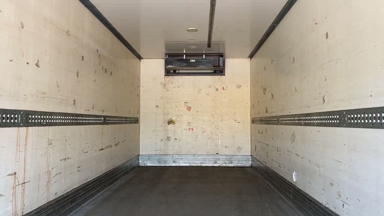 Truck Volvo FL 240 Cooling case Carrier with loading platform - image 5