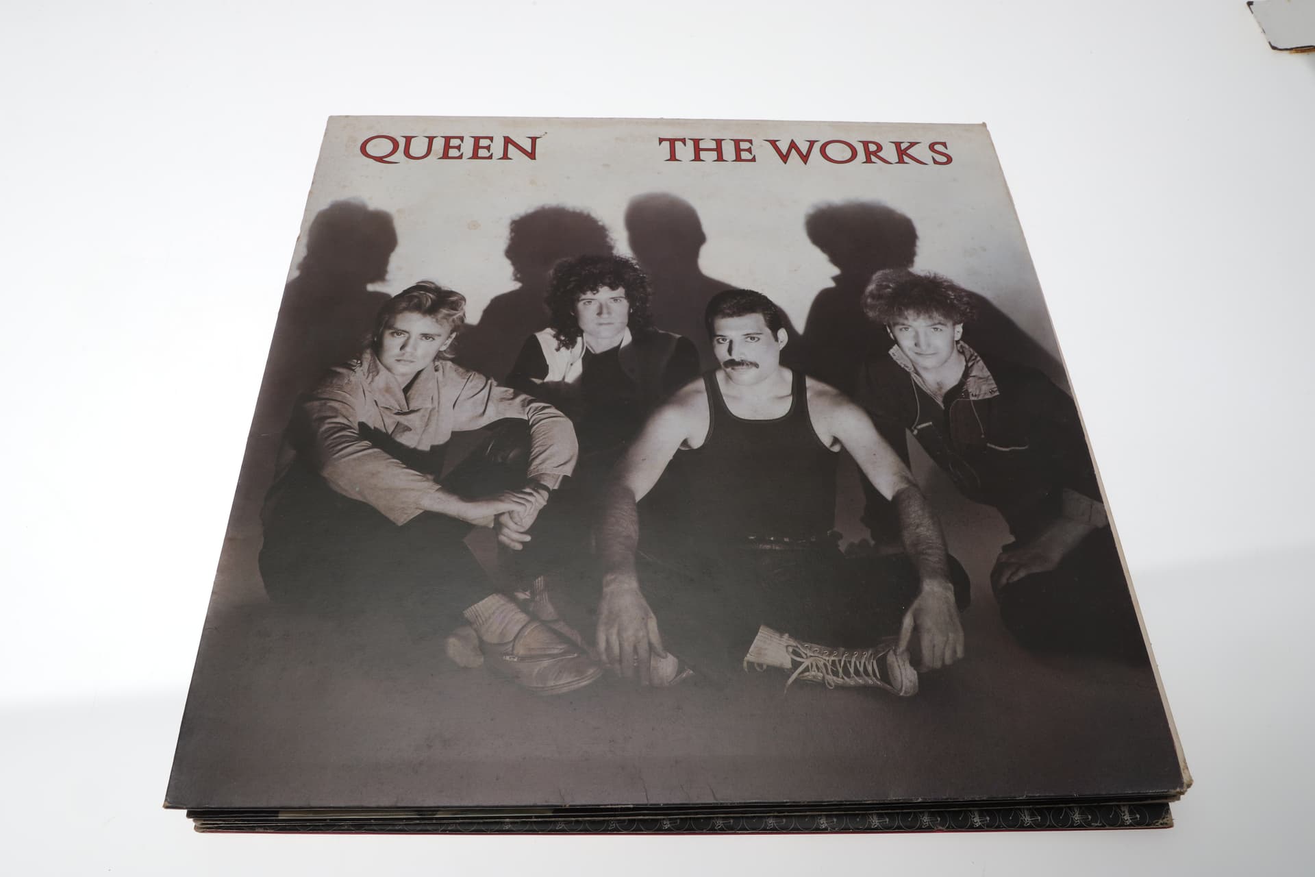 QUEEN LP COLLECTION INCLUDING A NIGHT AT THE OPERA, JAZZ, SHEER HEART ATTACK AND A DAY AT THE RACES – UK PRESSINGS. - image 3