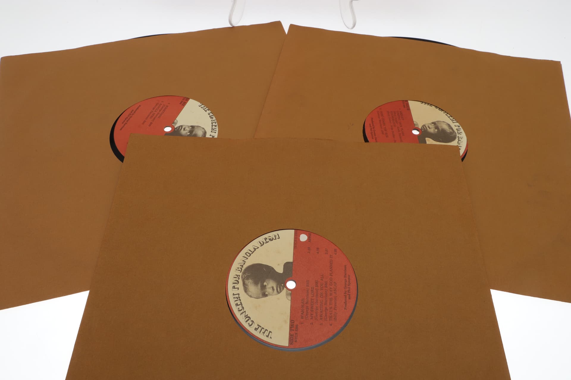 GEORGE HARRISON & FRIENDS – THE CONCERT FOR BANGLA DESH, EARLY US APPLE THREE-LP BOX SET WITH BOOKLET, STERLING/LH MASTERING AND IAM PRESSING MARKS. - image 4