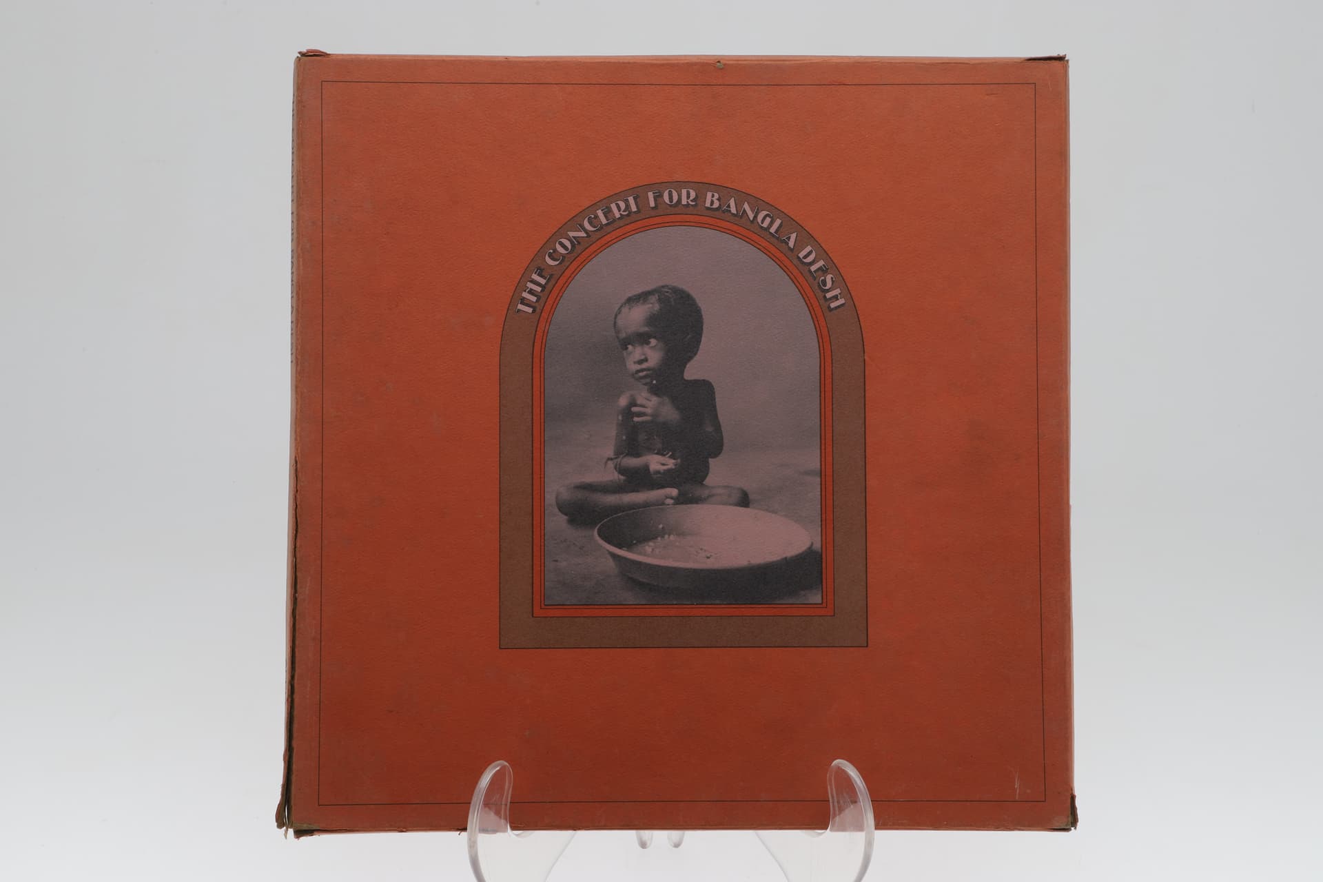 GEORGE HARRISON & FRIENDS – THE CONCERT FOR BANGLA DESH, EARLY US APPLE THREE-LP BOX SET WITH BOOKLET, STERLING/LH MASTERING AND IAM PRESSING MARKS. - image 2