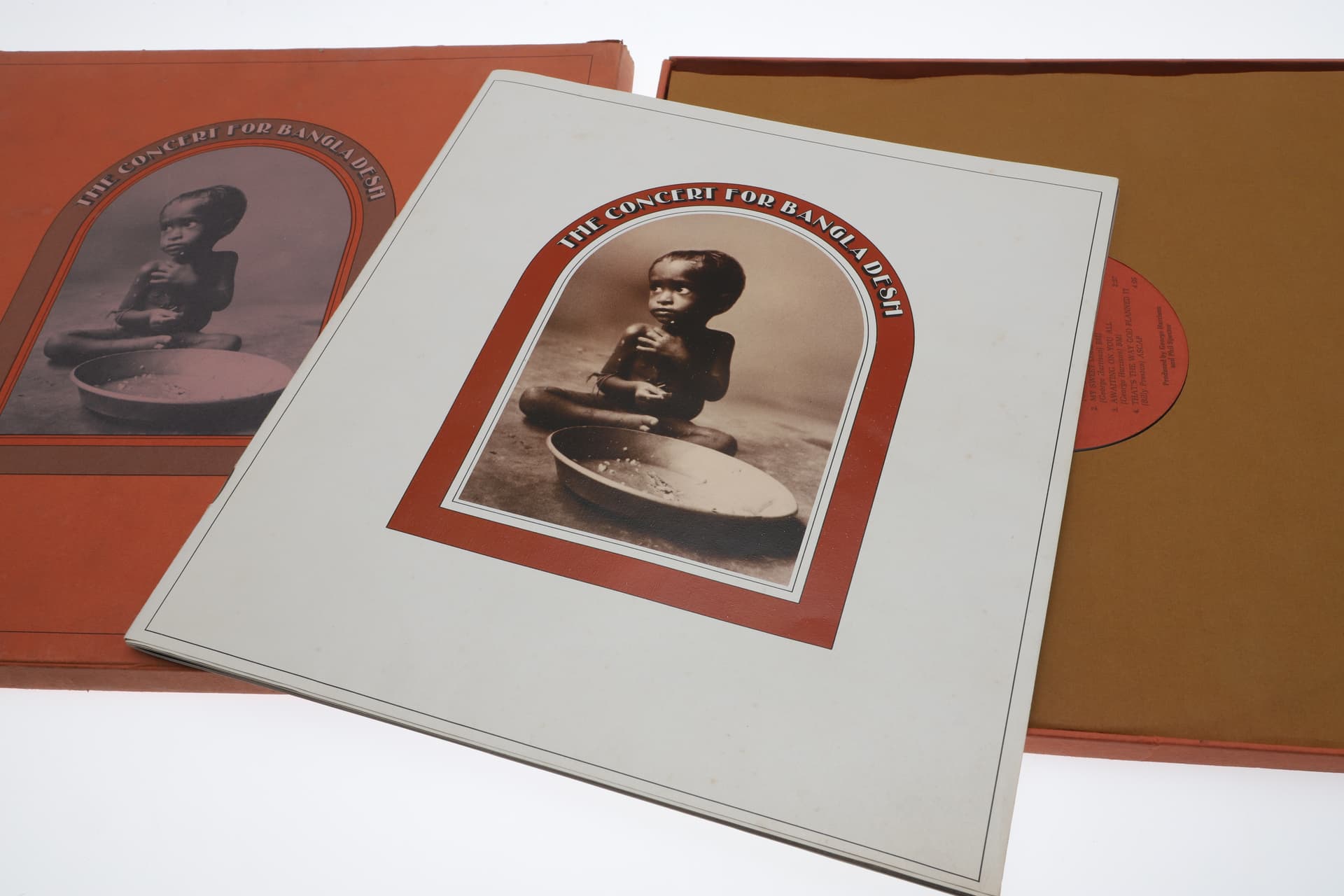 GEORGE HARRISON & FRIENDS – THE CONCERT FOR BANGLA DESH, EARLY US APPLE THREE-LP BOX SET WITH BOOKLET, STERLING/LH MASTERING AND IAM PRESSING MARKS. - image 5