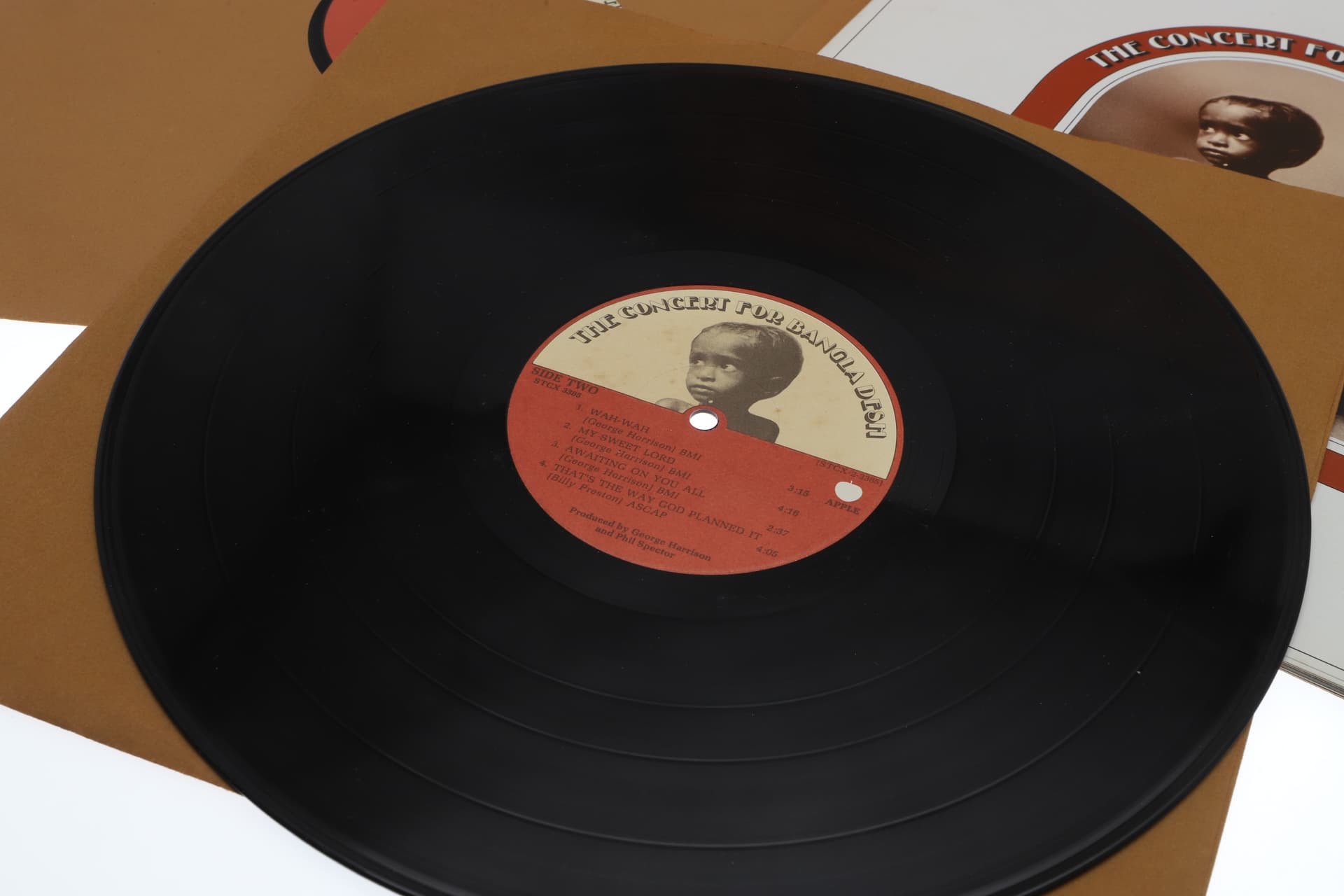 GEORGE HARRISON & FRIENDS – THE CONCERT FOR BANGLA DESH, EARLY US APPLE THREE-LP BOX SET WITH BOOKLET, STERLING/LH MASTERING AND IAM PRESSING MARKS. - image 3