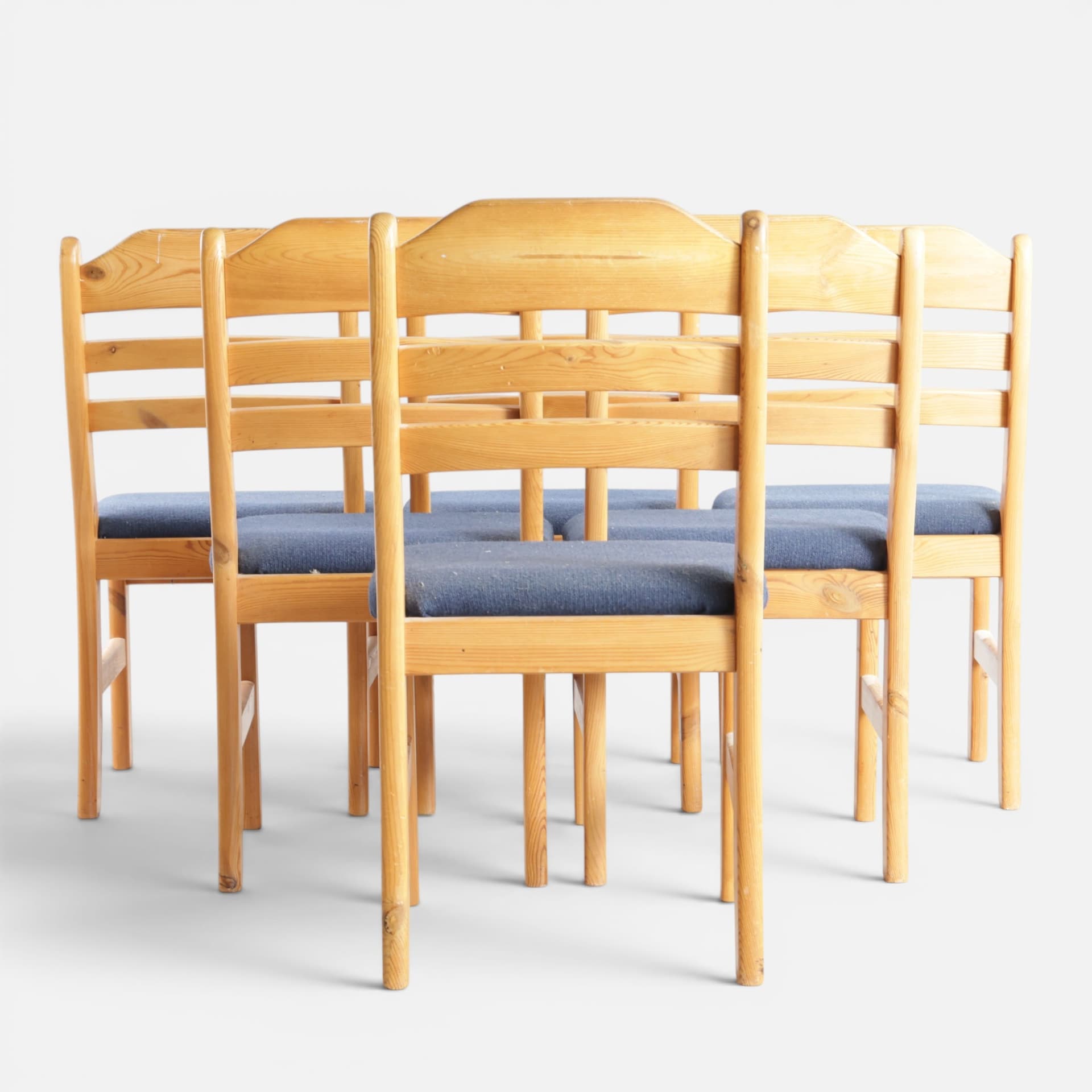 Set of six dining chairs with frames of solid pine, seats upholstered in blue furniture fabric. Denmark, 1970s - Brutalist (6). - image 5