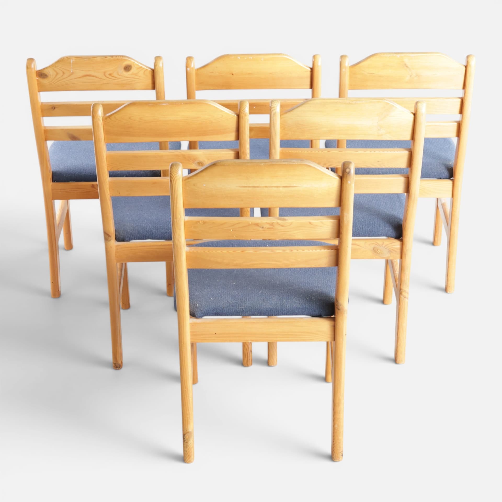 Set of six dining chairs with frames of solid pine, seats upholstered in blue furniture fabric. Denmark, 1970s - Brutalist (6). - image 4