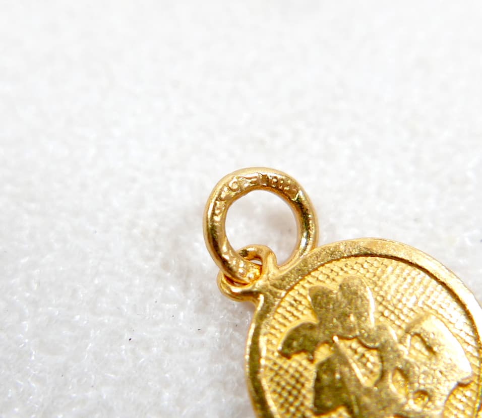 14. TWO 24CT YELLOW GOLD PENDANTS AND ANOTHER. - image 4