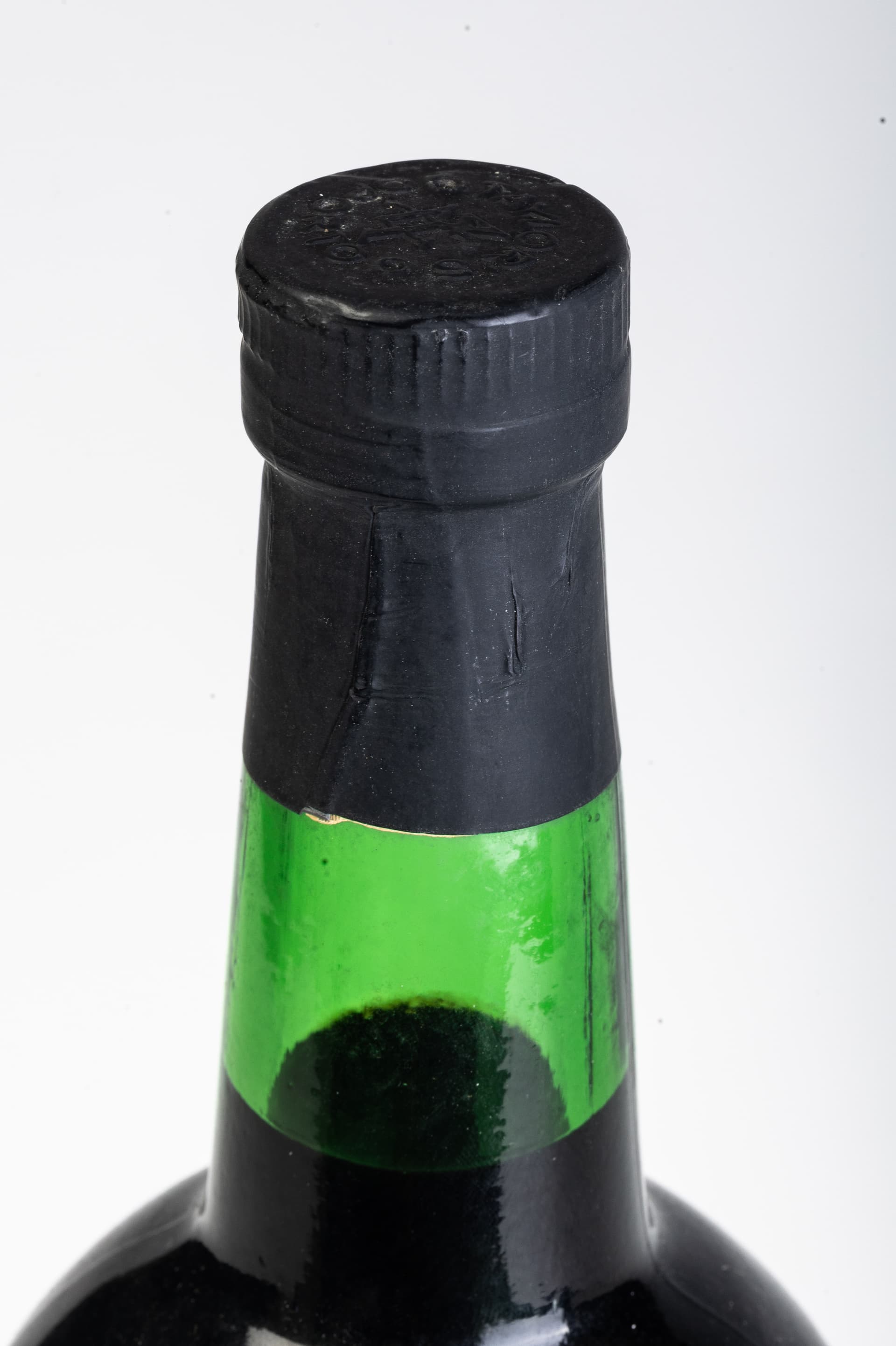 TAYLOR'S 1985 LATE BOTTLED VINTAGE PORT MAGNUM. - image 3