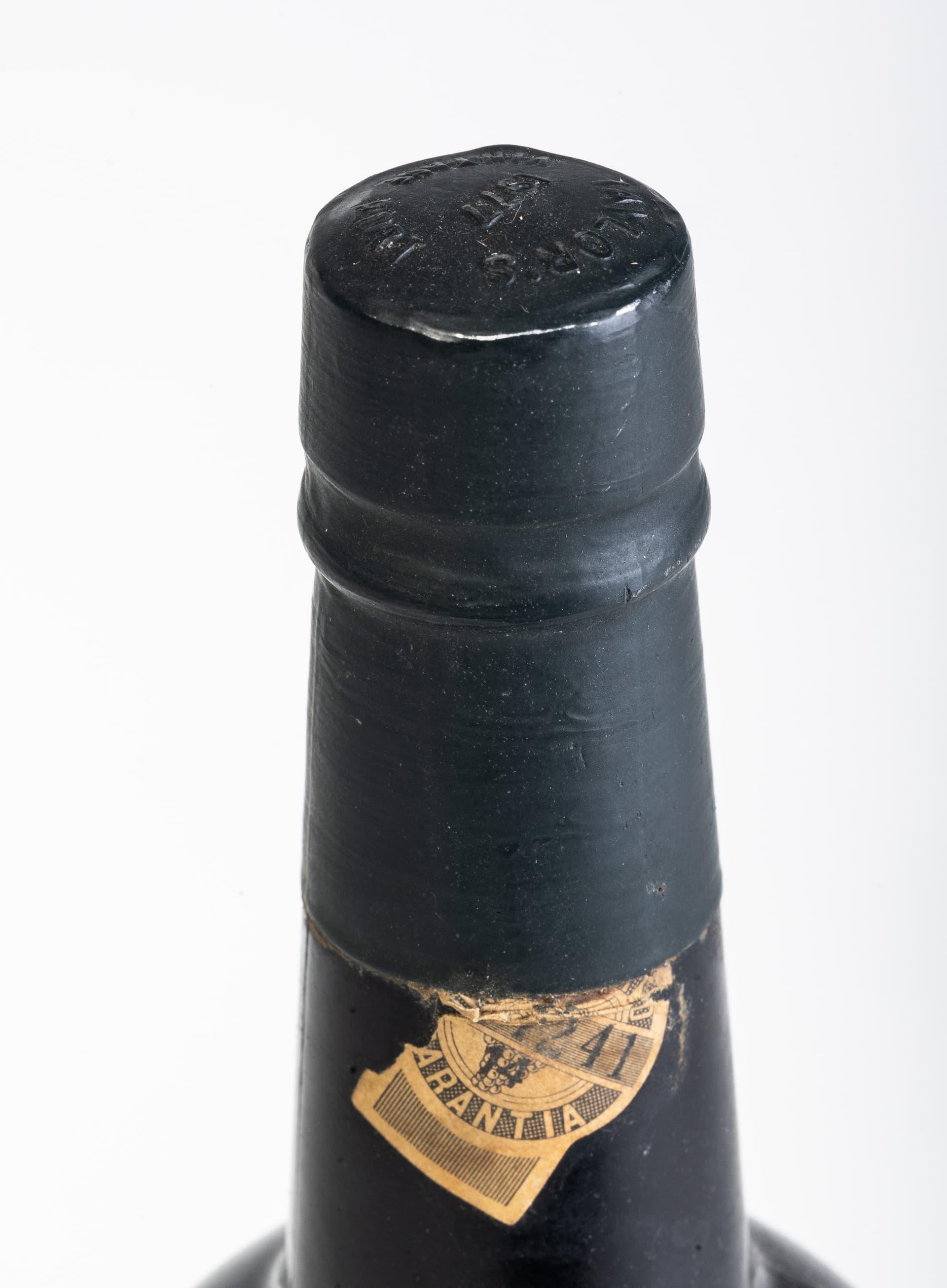 TAYLOR'S 1977 VINTAGE PORT. - image 2