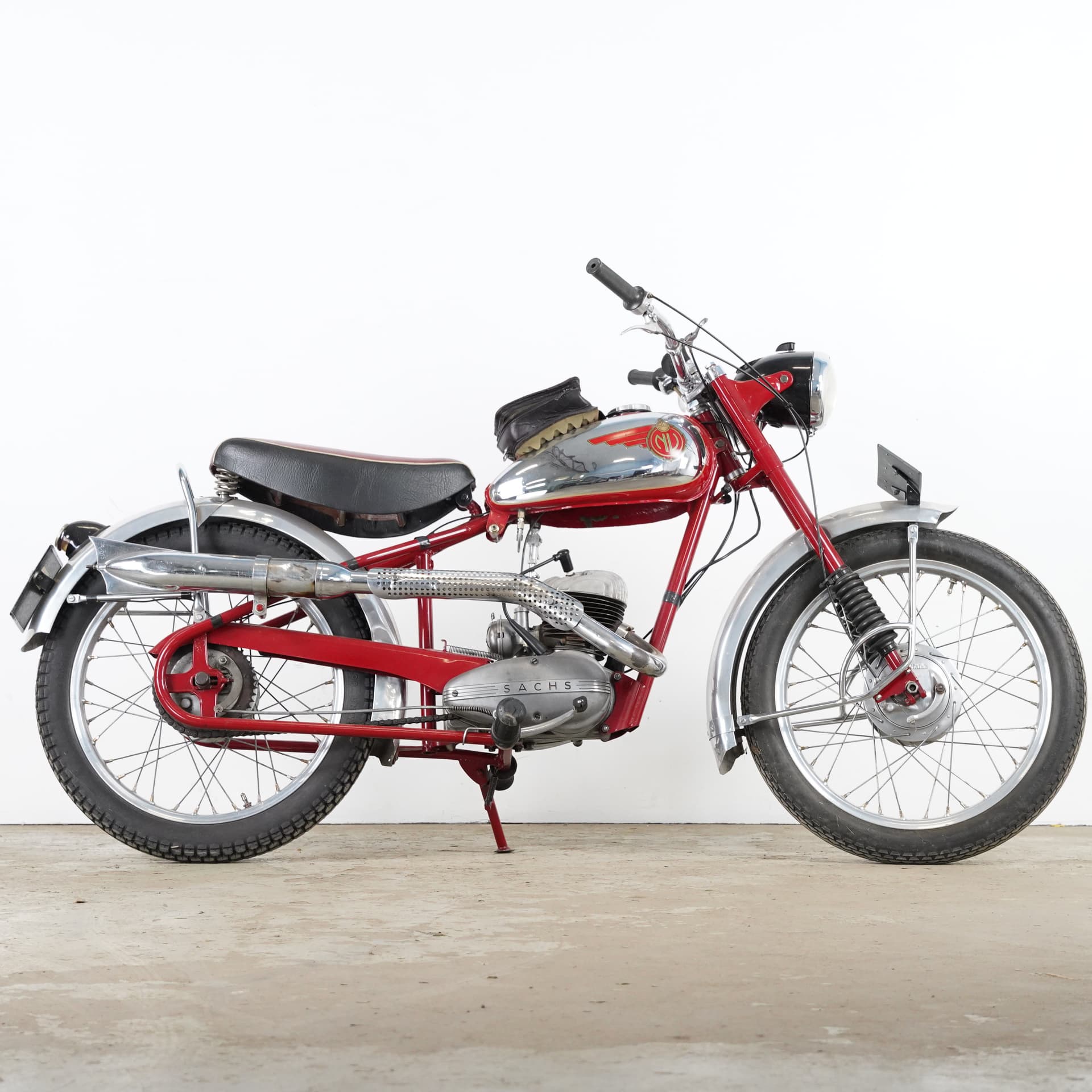 NV - NYMANS VERKSTÄDER, model 22, 1953.