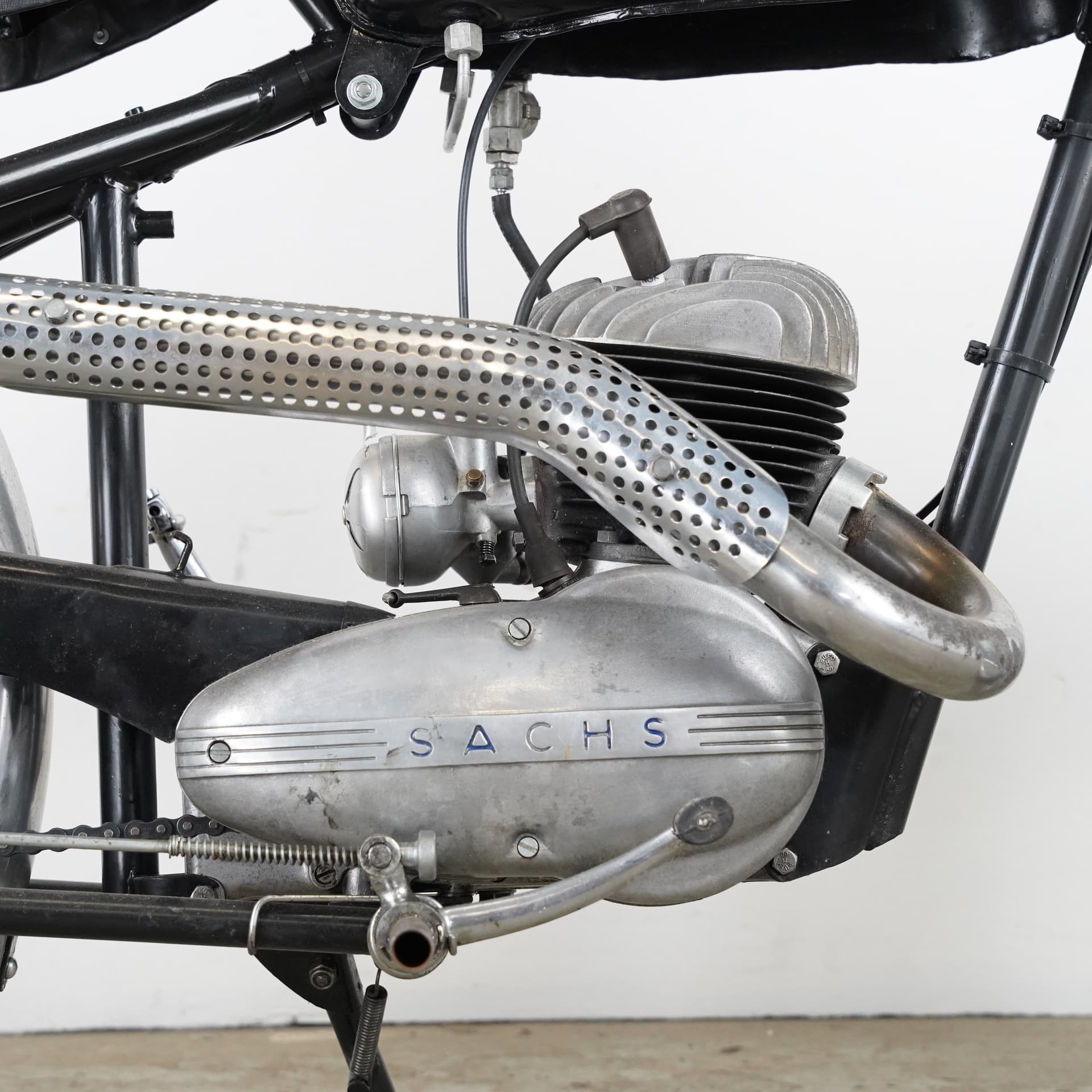 NV - NYMANS VERKSTÄDER, model 22, c. 1953. - image 3