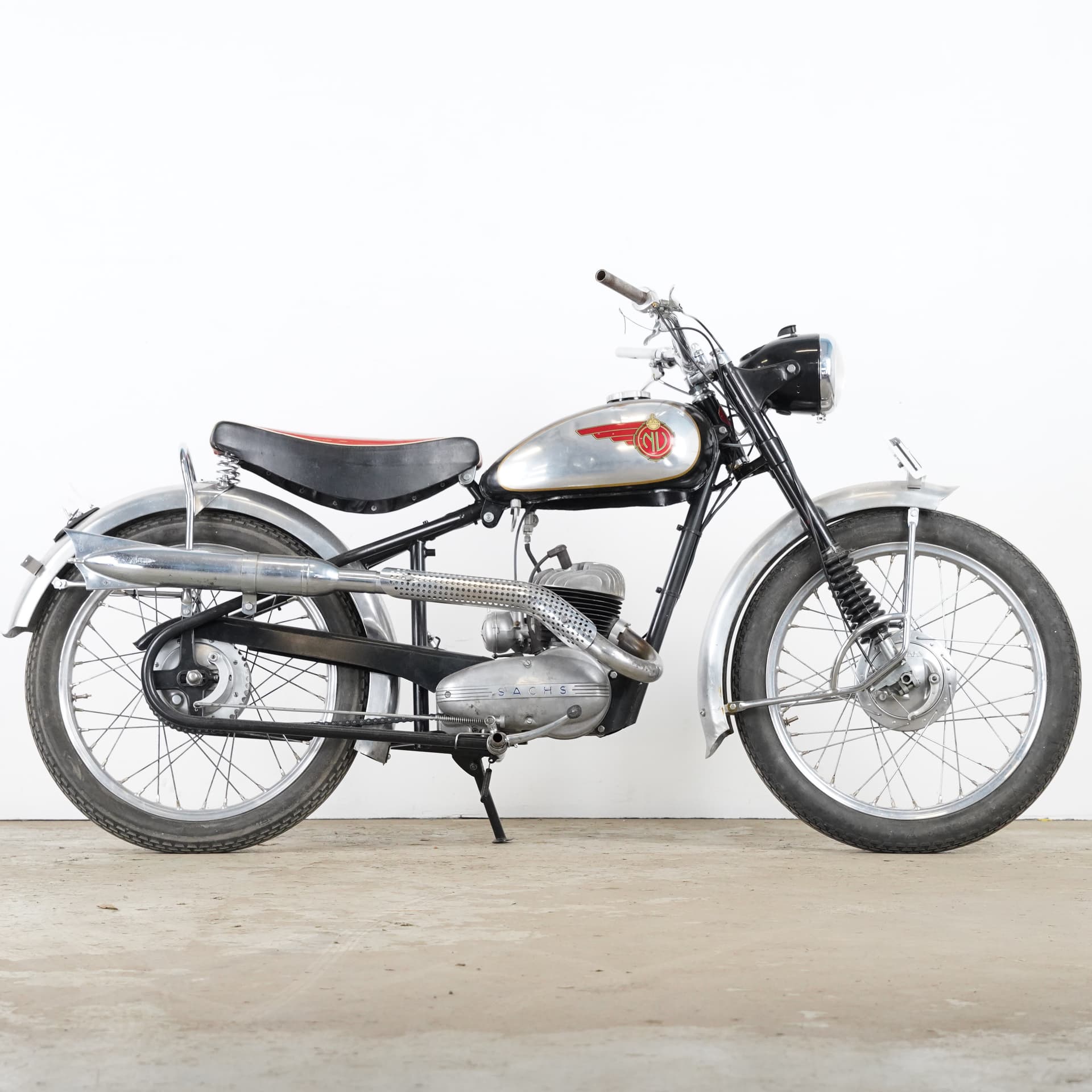 NV - NYMANS VERKSTÄDER, model 22, c. 1953.