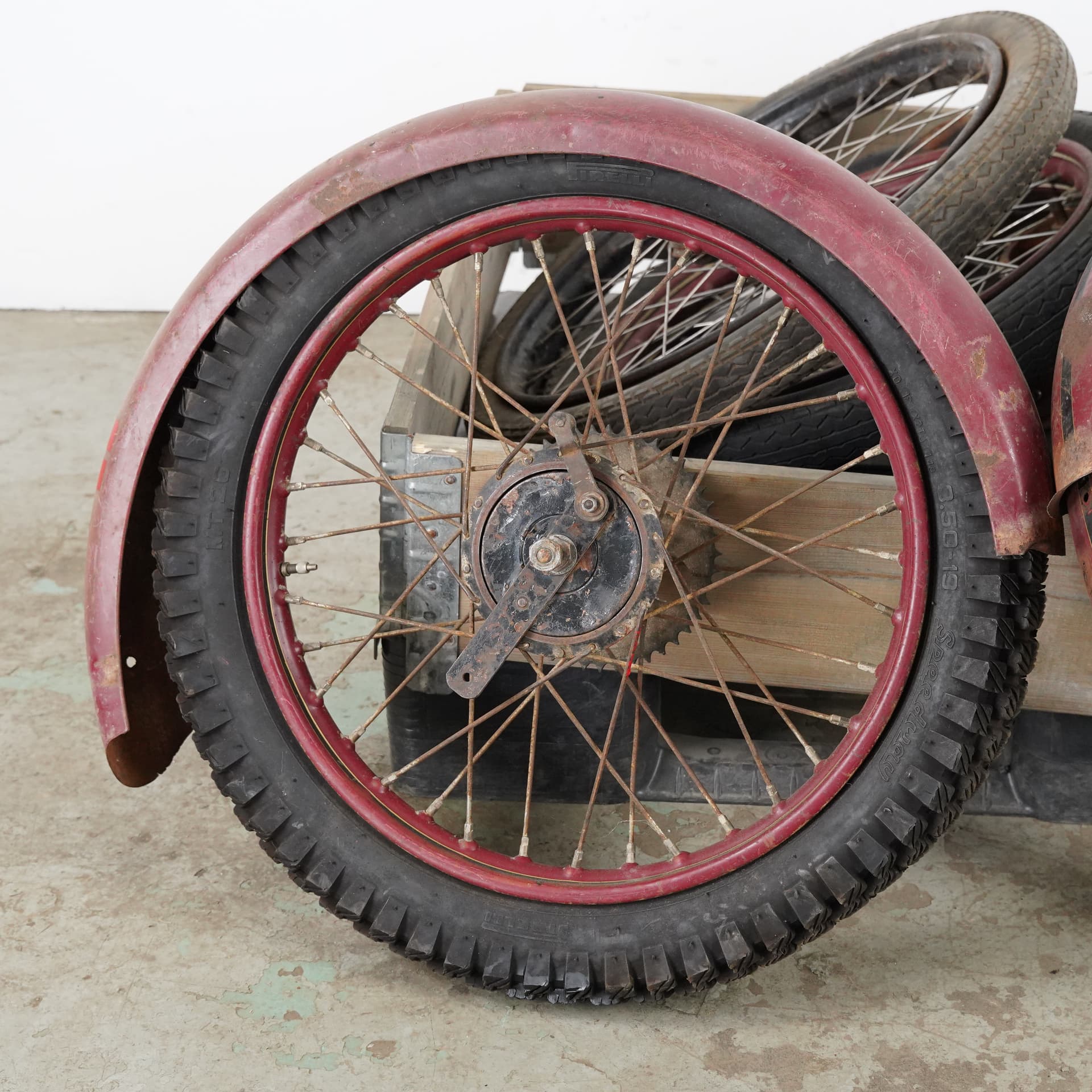 HUSQVARNA, wheels and mudguards, "Rödqvarna" mod. 28/228, 1950s, Sweden. - image 3