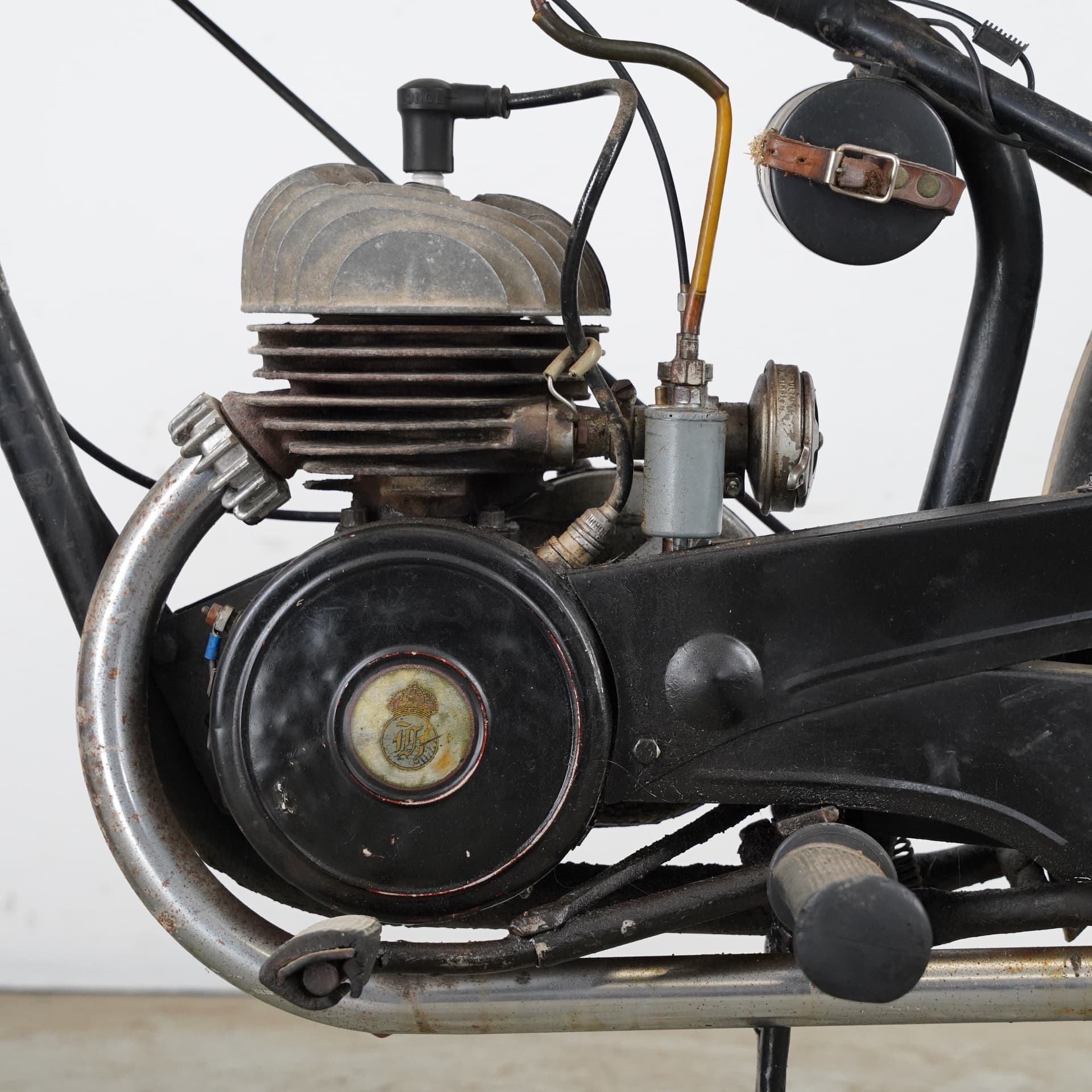 HUSQVARNA, model 24 so-called "Svartqvarna", 1946, Sweden. - image 3