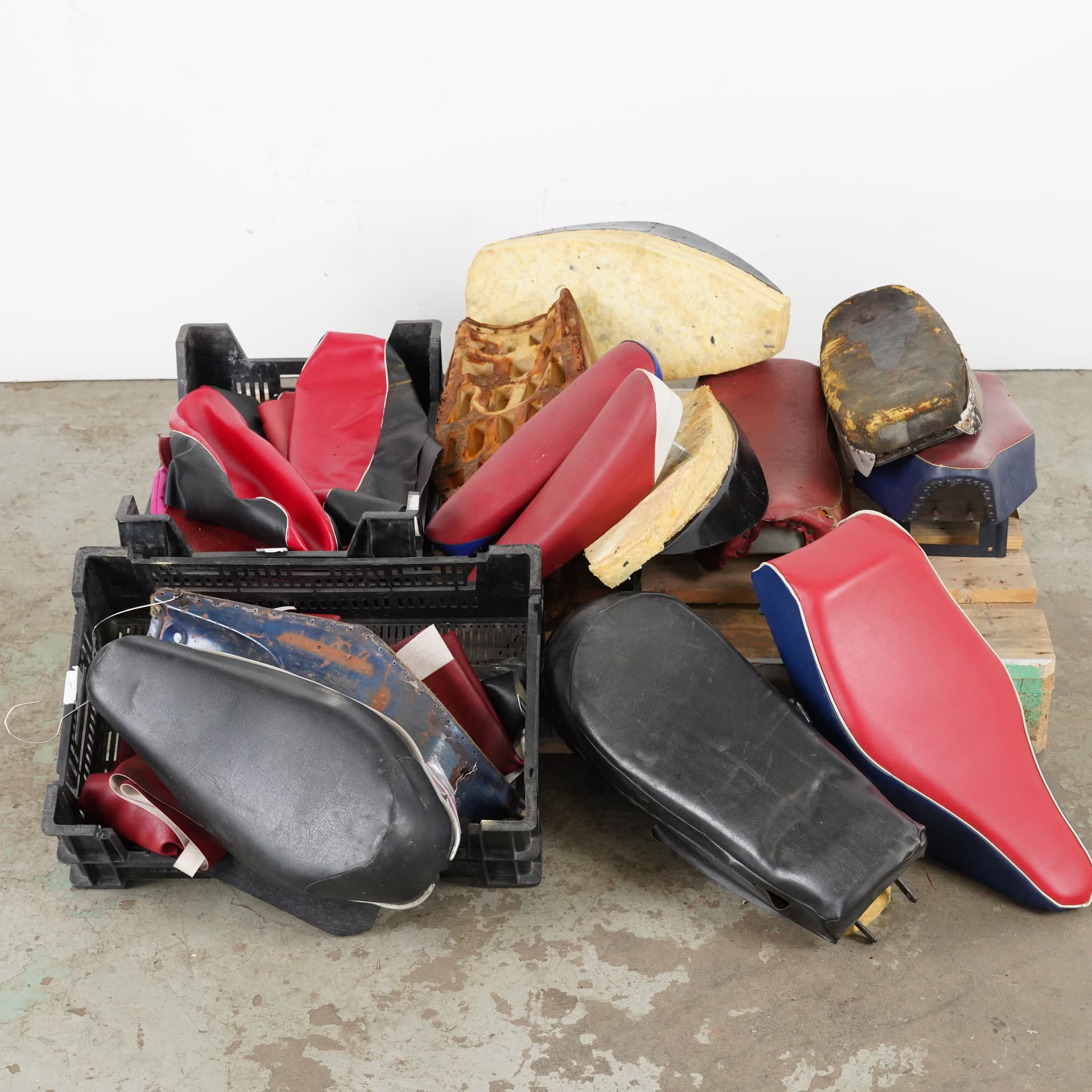 SADDLES AND COVERS, lot, incl. Monark, approx. 1950s and newly manufactured.