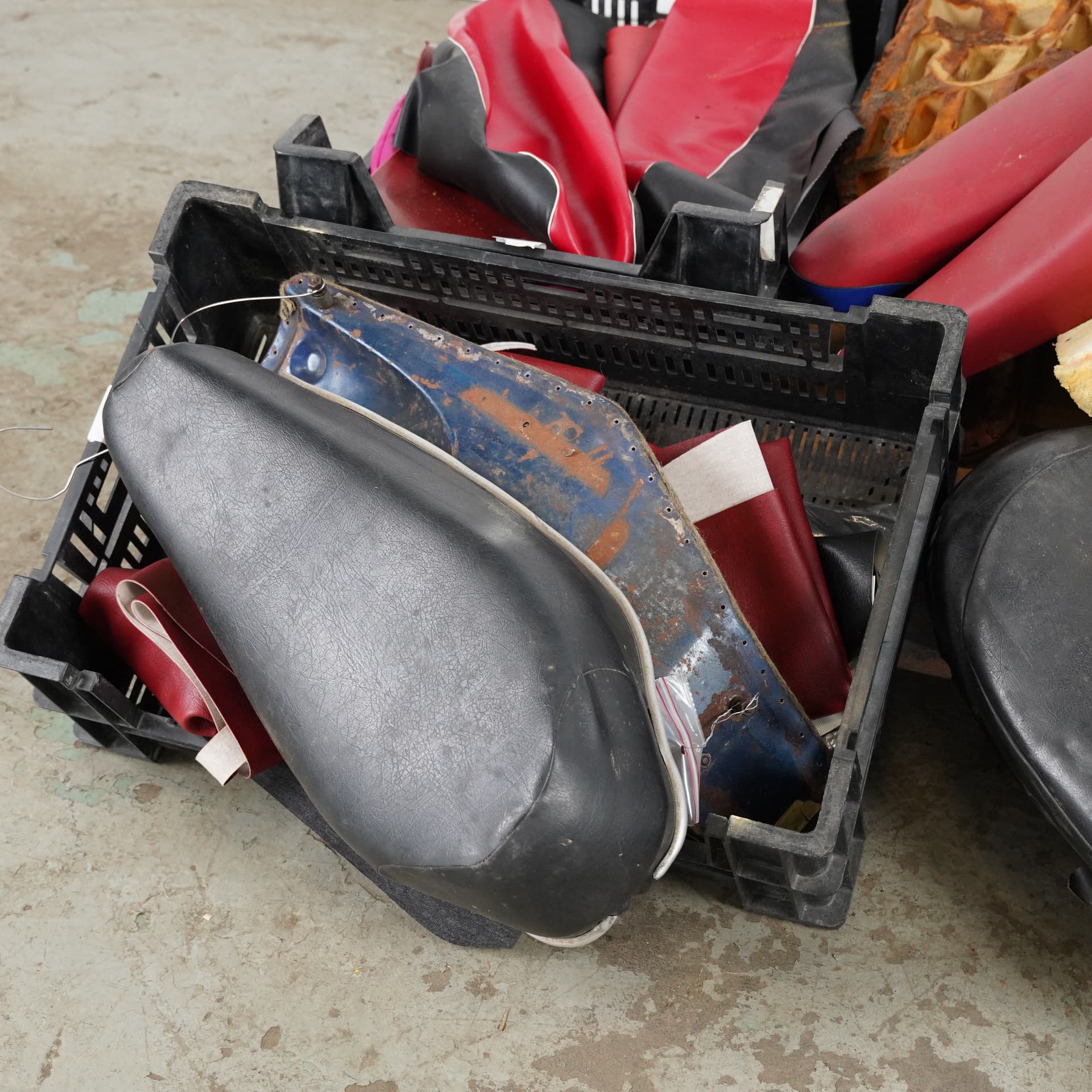 SADDLES AND COVERS, lot, incl. Monark, approx. 1950s and newly manufactured. - image 3