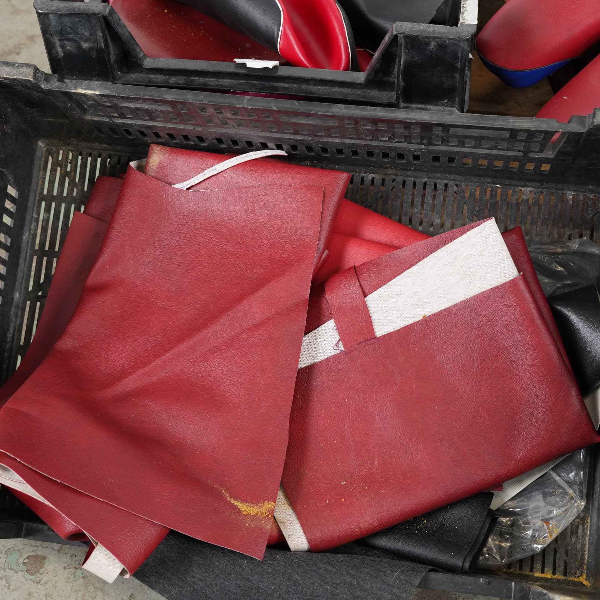 SADDLES AND COVERS, lot, incl. Monark, approx. 1950s and newly manufactured. - image 5