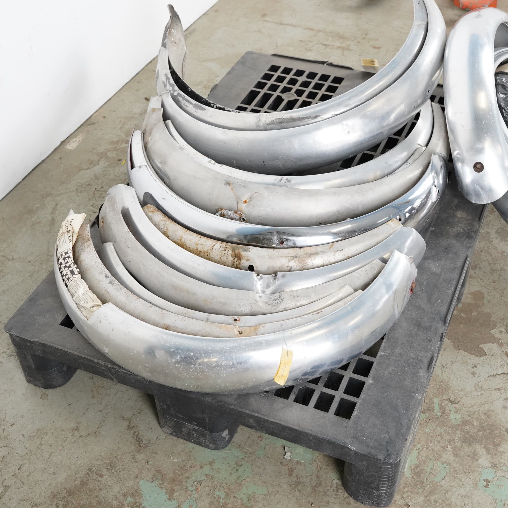 MUDGUARDS, lot, incl. Monark, approx. 1950s and newly manufactured. - image 4