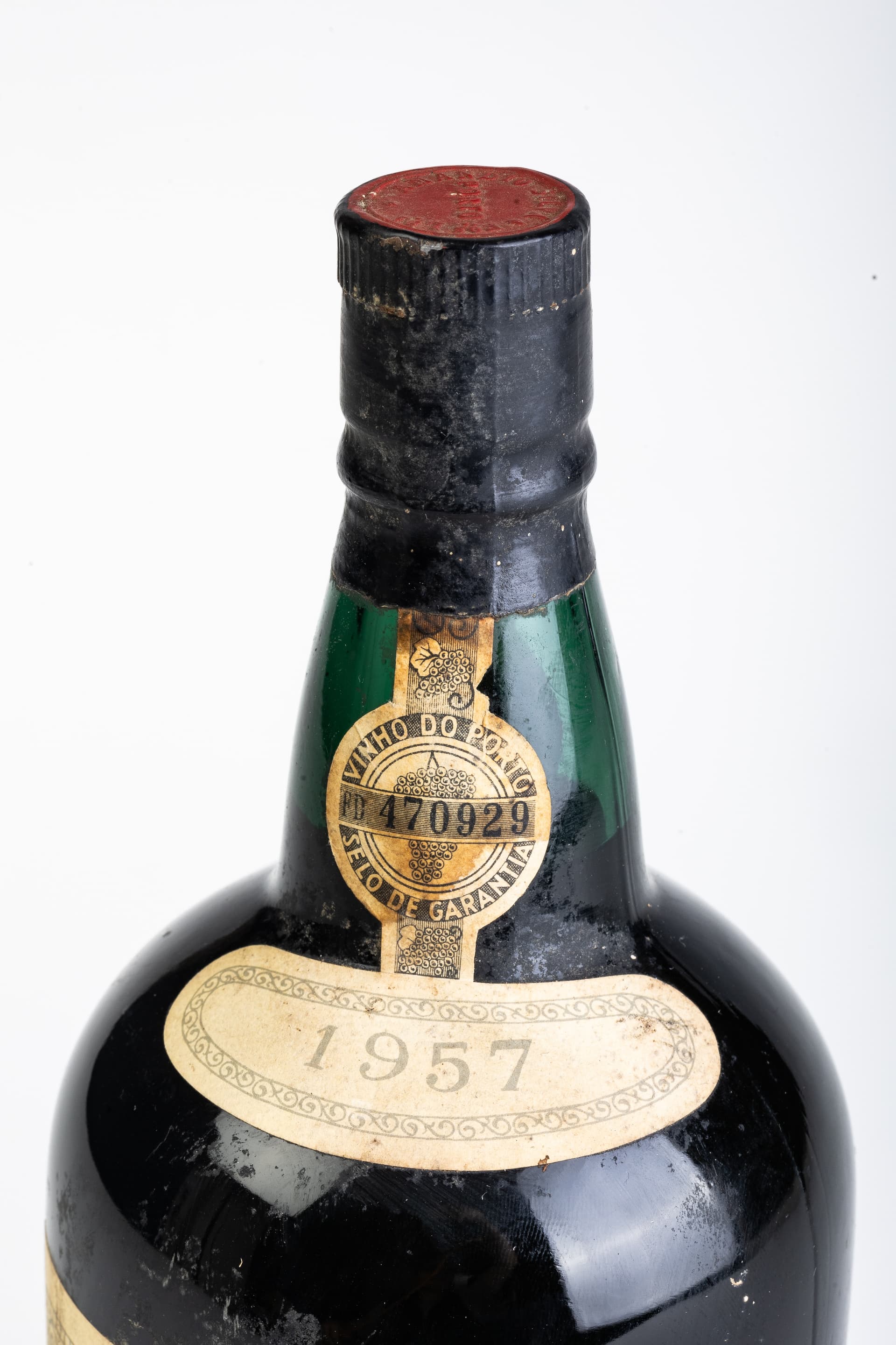 1957 AMANDIO'S OLD WHITE PORT. - image 2
