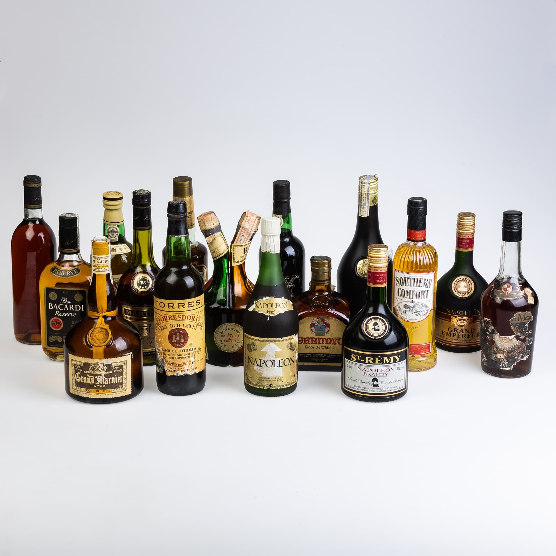 MIXED SELECTION OF ALCOHOL.
