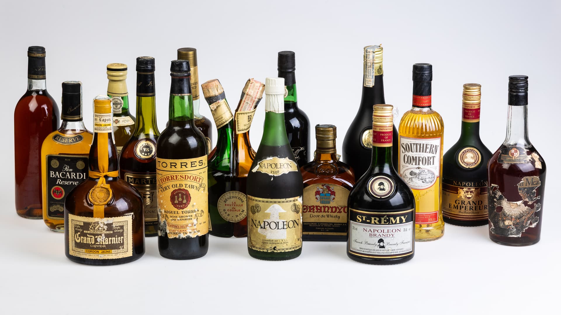 MIXED SELECTION OF ALCOHOL. - image 2