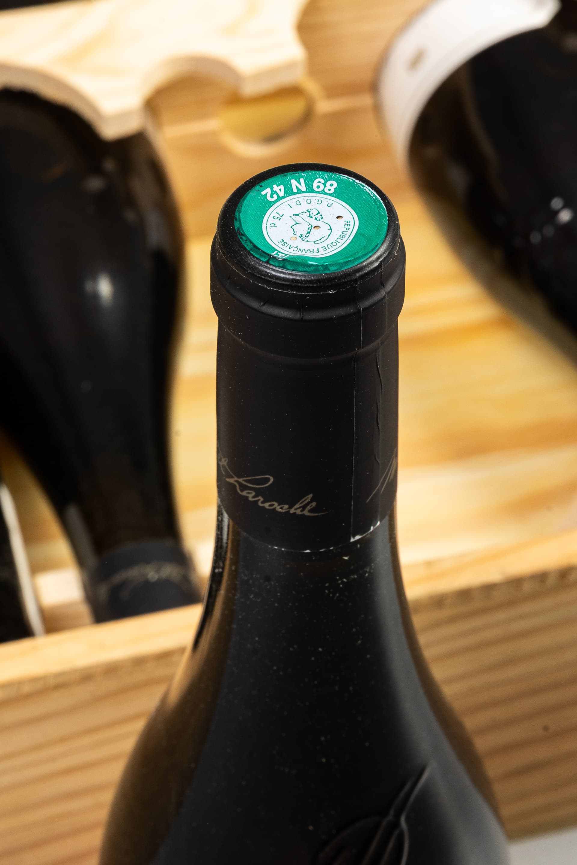 DOMAINE LAROCHE, CHABLIS 1ER CRU `LES VAUDEVEY` 6 BOTTLE CASE. - image 3