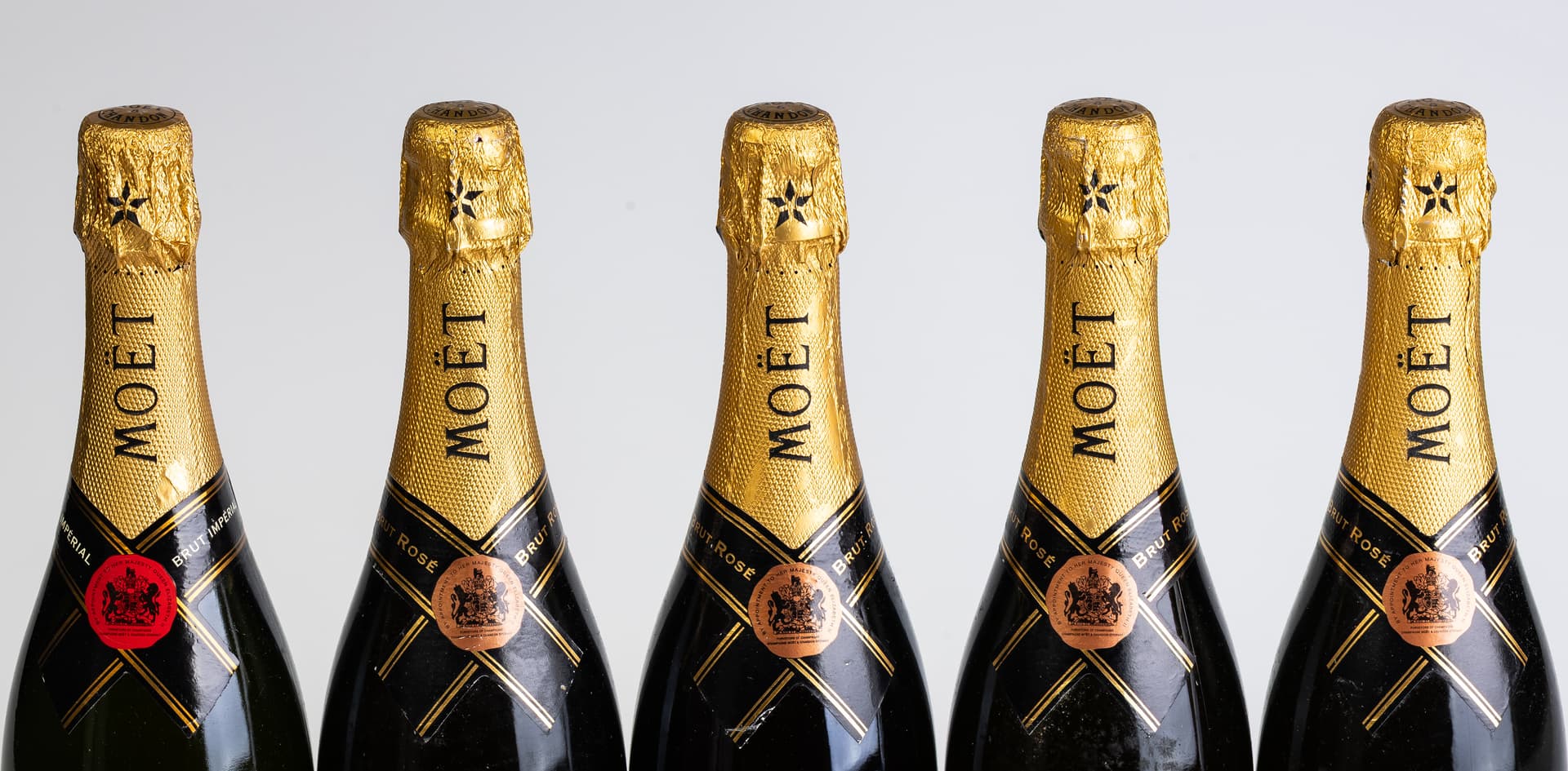 FIVE BOTTLES OF MÖET & CHANDON CHAMPAGNE. - image 2