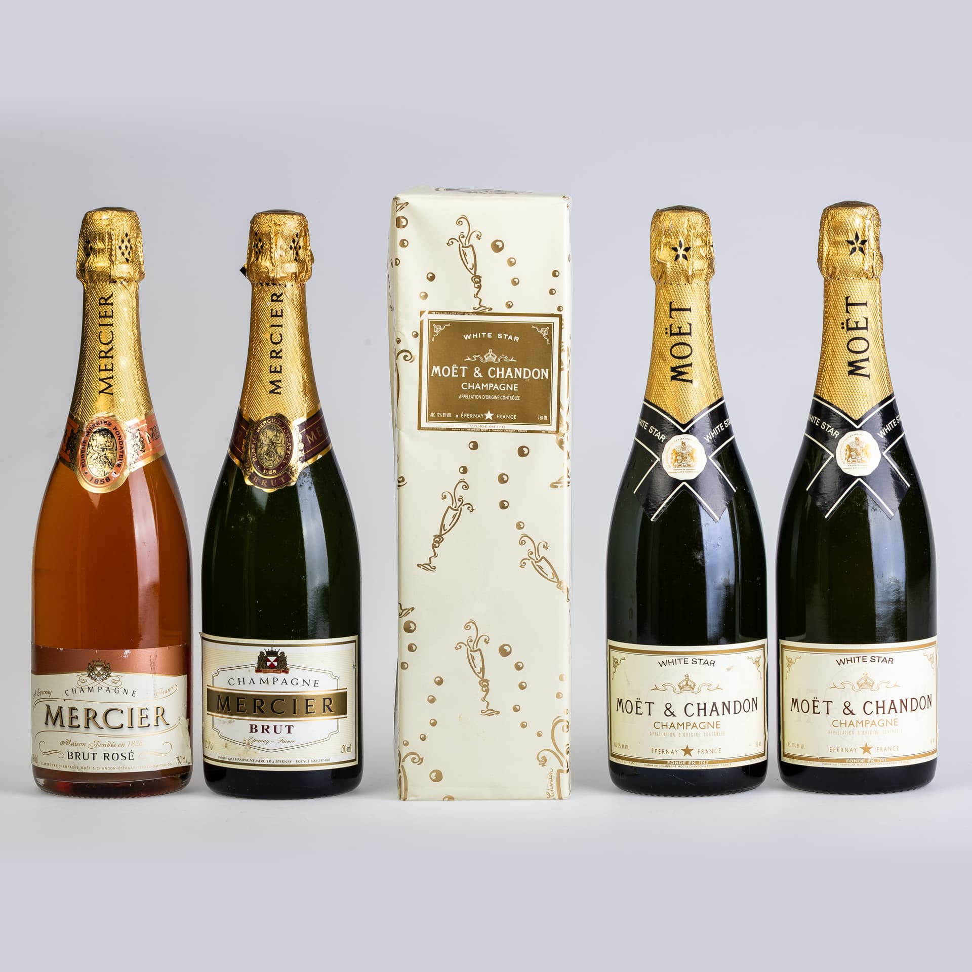 MIXED SELECTION OF CHAMAPGNE.