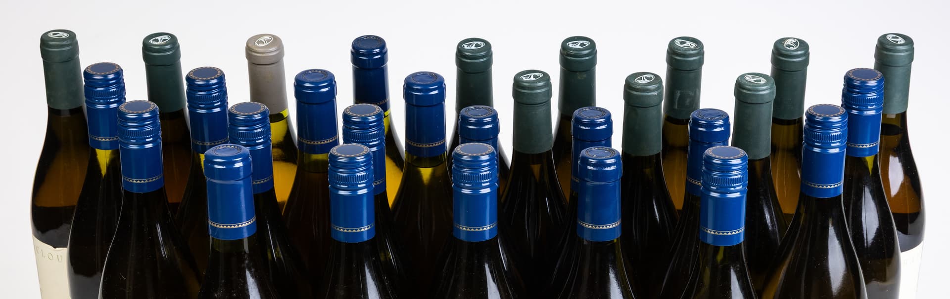 CHARDONNAY AND SAUVIGNON BLANC WINE COLLECTION. - image 3