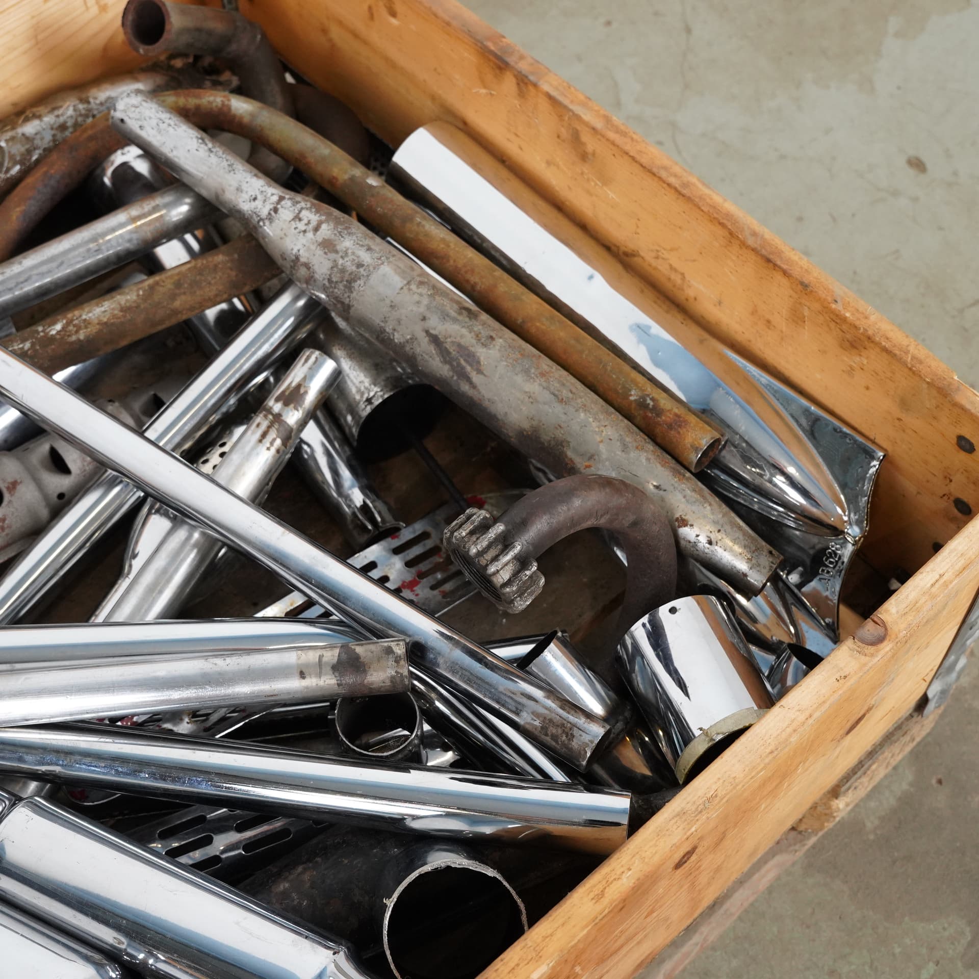 SILENCER, EXHAUST PIPE ETC., for lightweight motorcycle/moped, 1950s/60s. - image 3