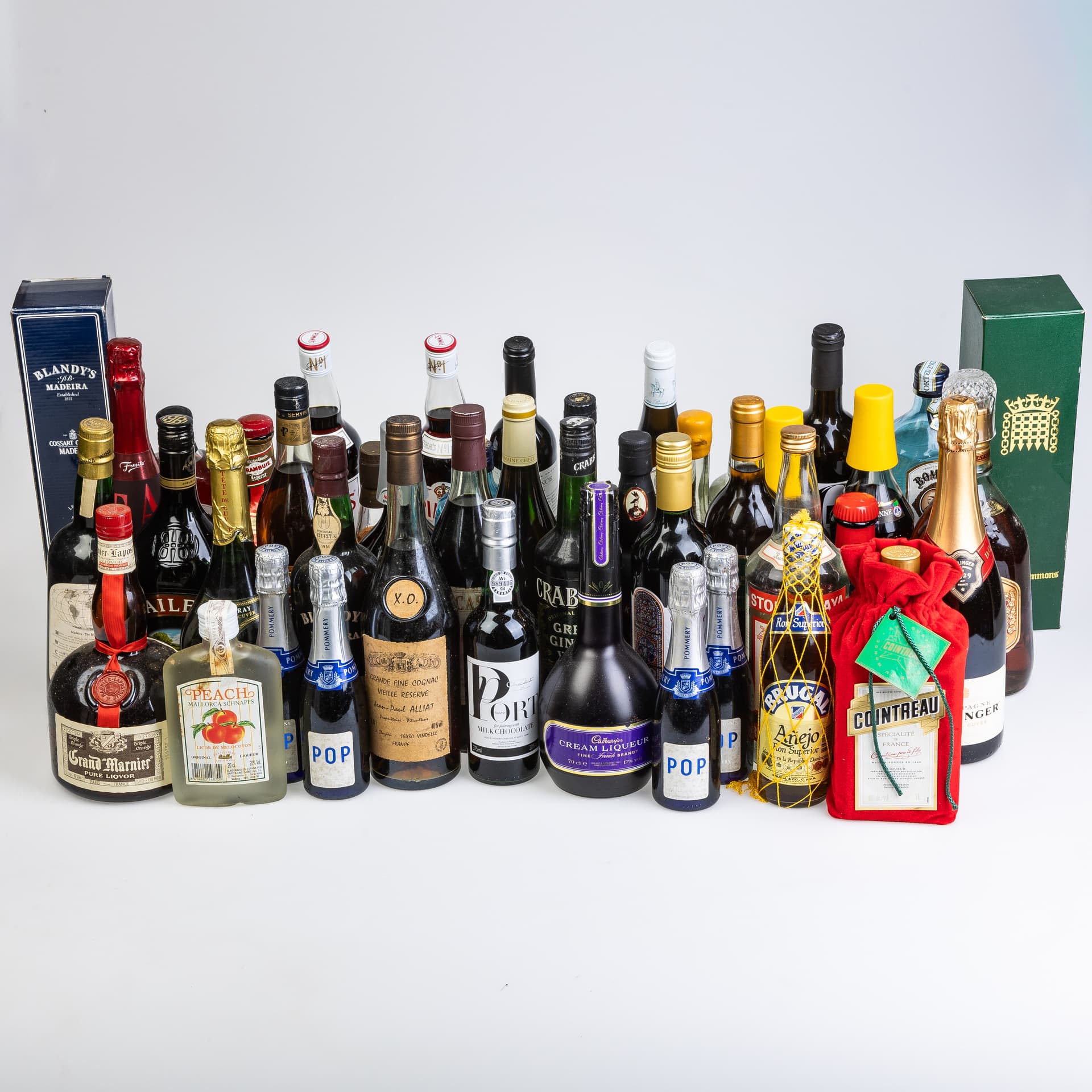 LARGE MIXED ALCOHOL COLLECTION.