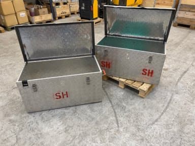 Aluminum boxes / 2 pieces / L: 100 cm / H: 50 cm / W: 50cm