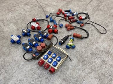 CEE-stik, industristik, strømfordelere og elektriske adaptere