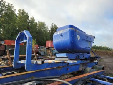 High tilting tub on cargo exchange frame