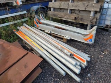 Banks and stakes for Exte A5 log truck