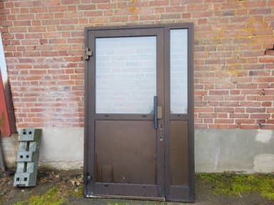 1 entrance door Aluminium