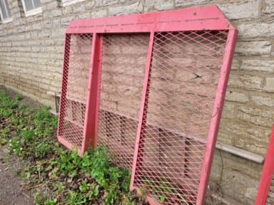 Front frame for load exchanger