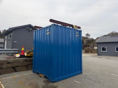 Insulated 8-foot tool container