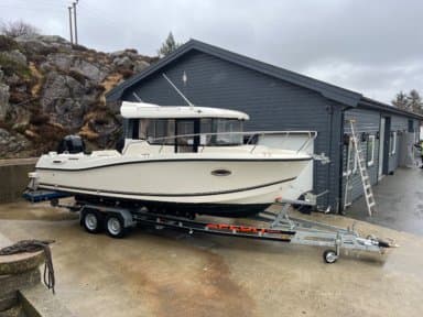 QUICKSILVER 755 PILOTHOUSE 2014 MOD WITH MERCURY 400R 2018 MOD 200 hours!
