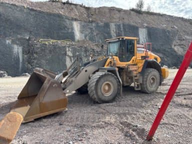 Wheel loader Volvo L180H With balance, bucket