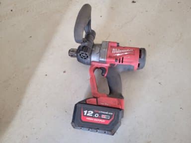Nut runner Milwaukee ONEFHIWF1 with battery and charger