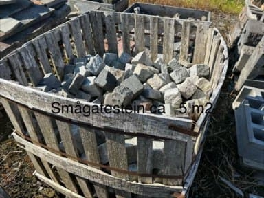 3 kasser med smågatestein