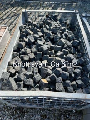 1 kasse Mosaikk 4/6 cm. svarte 1 kasse Mosaikk 4/6 cm. grå kr.