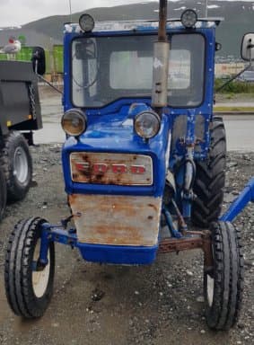Ford 3000 Tractor with Sand and Snow Plow Bucket