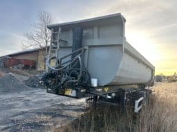Tipp Semi Trailer 2010 3 Axles