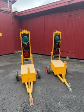 Road (safety) equipment LIGHT SIGNAL RADAR TRAFFIC SIGNAL SYSTEM