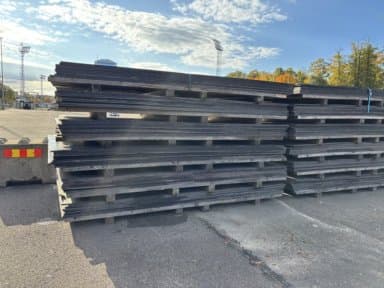 4 pallets of plastic ground protection mats (18 mm) – 3.5 x 2 meters Markskydd.se