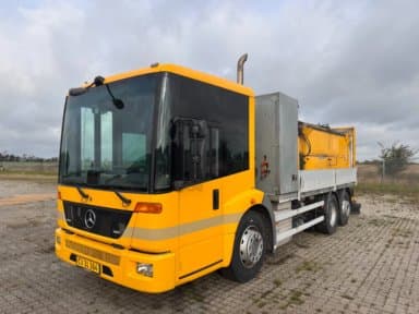 MERCEDES-BENZ Econic med asfaltkasse