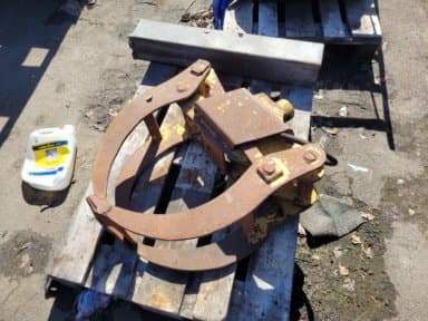 Grip for loader trailer or crane