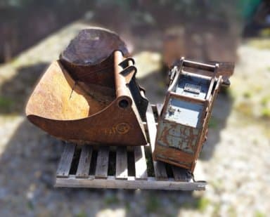 Globe Vacuum/Emptying Bucket and Hydraulic Unit