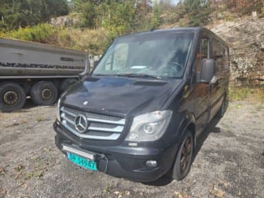 Mercedes-Benz Sprinter 2014 van with crane and lift gate